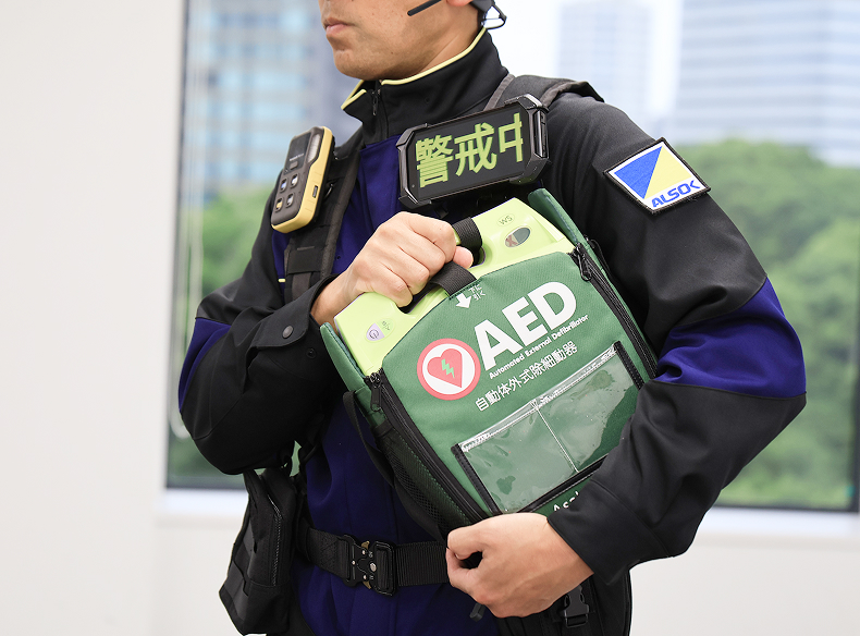 AED(自動体外式除細動器)