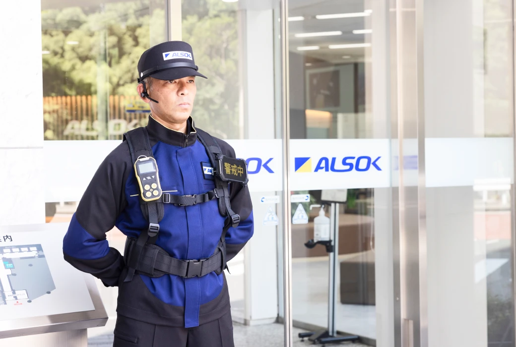 アルソック社員が警備している写真